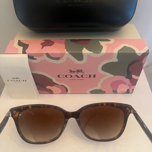 Coach Authentic Tortoise Sunglasses - Picture 6 of 7